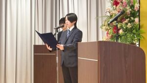 2024年度（令和6年度）第9回卒業式・雲外蒼天「前程万里・前途洋々」大和高田市・市民交流センター・コスモスプラザ2025-436