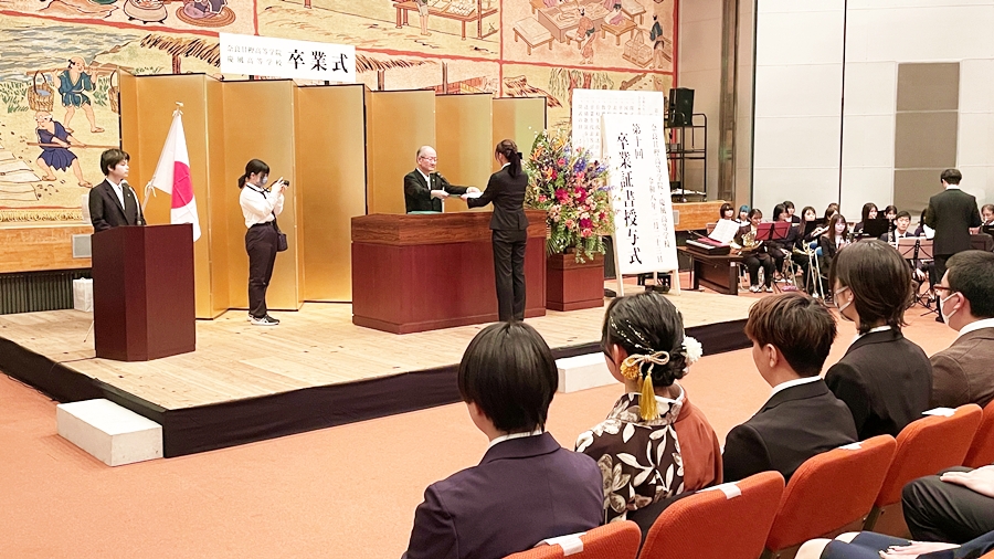 第10回卒業式(2025年度・令和7年度)「雲外蒼天・勇往邁進」奈良県産業会館・大ホール|卒業証書授与・BGMは吹奏楽団canon演奏・エルガー威風堂々