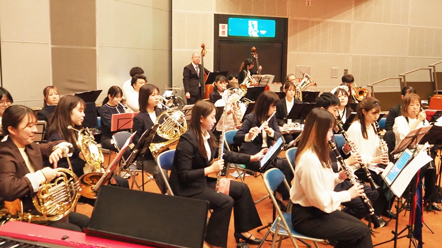第10回卒業式(2025年度・令和7年度)「雲外蒼天・勇往邁進」奈良県産業会館・大ホール|音楽・演奏は市民吹奏楽団「canon」の皆様です