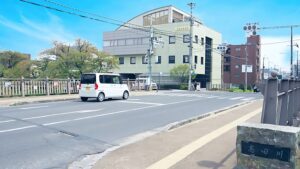 大和高田市・市役所通り「高田橋交差点」自動車送迎・交通アクセス・車で5分（御所市・五條市方面）2024-256