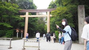 日本古代史・考古学フィールドワーク「帰路は北の鳥居から橿原神宮を参拝します」2023-45