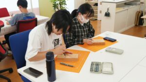 芸術・書道実習「オリジナル手作り・表札」大和高田市学院教室2025-82