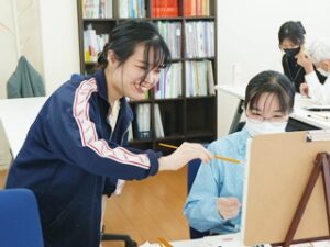教職員・先生方紹介「芸術・美術」松尾奈保先生2026-2