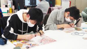 芸術・美術実習「自由課題」ワイヤーアート・粘土細工・勾玉・消しゴムはんこ2025-74