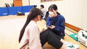 保健体育・体育実技「バドミントン」ようこそ転入生の皆さん・香芝市総合体育館2023-356