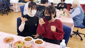 家庭総合・調理実習「ビーフシチュー・スティックサラダ・デコレーションケーキ」2024-434