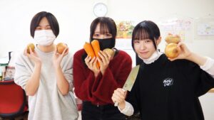 家庭総合・調理実習「ビーフシチュー・スティックサラダ・デコレーションケーキ」2024-440