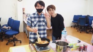 家庭総合・調理実習「ビーフシチュー・スティックサラダ・デコレーションケーキ」（Part1）2024-454