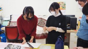 家庭総合・調理実習「ビーフシチュー・スティックサラダ・デコレーションケーキ」（Part1）2024-463