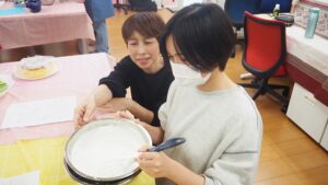 家庭総合・調理実習「ビーフシチュー・スティックサラダ・デコレーションケーキ」（Part1）2024-467