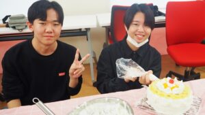 家庭総合・調理実習「ビーフシチュー・スティックサラダ・デコレーションケーキ」（Part1）2024-490