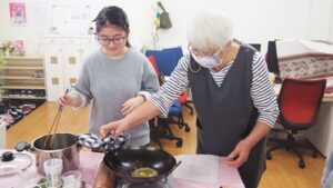 家庭総合・調理実習「ビーフシチュー・スティックサラダ・デコレーションケーキ」（Part2）2024-523
