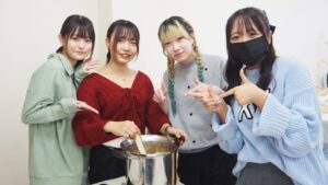 家庭総合・調理実習「ビーフシチュー・スティックサラダ・デコレーションケーキ」（Part2）2024-548