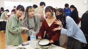 家庭総合・調理実習「ビーフシチュー・スティックサラダ・デコレーションケーキ」（Part2）2024-601