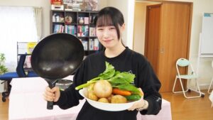 家庭総合・調理実習「ビーフシチュー・スティックサラダ・デコレーションケーキ」2024-731