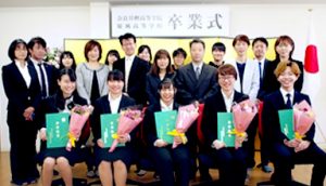 第3回卒業式「勇往邁進・威風堂々」卒業生・保護者集合写真2018-007