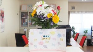 第六回卒業式（2021年度・令和3年度）花束・色紙2021-766