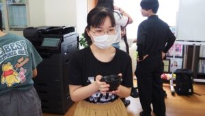 芸術・書道実習「抹茶と和菓子で盛夏のお茶会」オリジナル・手作り扇子2024-257