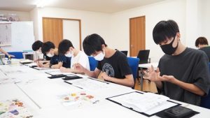 芸術・書道実習「紙漉き体験」2022-123