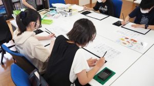 芸術・書道実習「紙漉き体験」2022-146
