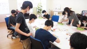 芸術・書道実習「紙漉き体験」2022-151
