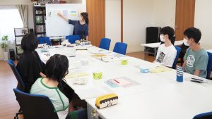 芸術・書道実習「手作り和紙の絵手紙作成」2022-317
