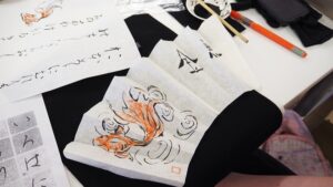 夏の芸術書道実習「オリジナル団扇で初めてのお茶会」練習編2024-112