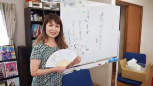夏の芸術書道実習「オリジナル団扇で初めてのお茶会」完成編2024-124