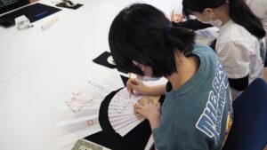 夏の芸術書道実習「オリジナル団扇で初めてのお茶会」完成編2024-126
