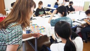 夏の芸術書道実習「オリジナル団扇で初めてのお茶会」完成編2024-139