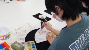 夏の芸術書道実習「オリジナル団扇で初めてのお茶会」完成編2024-161