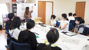 夏の芸術書道実習「オリジナル団扇で初めてのお茶会」練習編2024-83