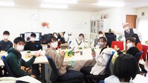 終業式・大掃除＆クリスマス会＆忘年会2022-113