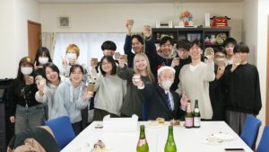 年末恒例「クリスマスパーティーと大掃除」乾杯2025-18
