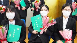 第六回卒業式（2021年度・令和3年度）同級生達2021-673