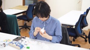 芸術・美術実習「粘土細工」懐かしい子どもの頃の感触を楽しもう2024-57