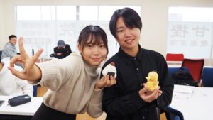 芸術・美術実習「粘土細工」懐かしい子どもの頃の感触を楽しもう2024-75