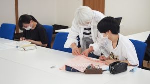 家庭総合・被服実習「まつり縫いとかがり縫い」2019-6