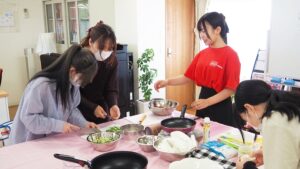 家庭総合・調理実習「芙蓉蟹・涼伴海蜇」中国料理2024-12