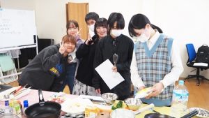秋の家庭総合・調理実習「八宝炒菜・粟米湯・杏仁豆腐」2023-309