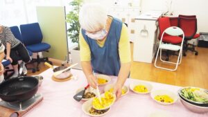 家庭総合・調理実習「芙蓉蟹・涼伴海蜇」第一班2024-115
