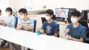 夏の体育実技・CUPS!カップダンス2022-114｜それでは開幕早速音楽スタートです