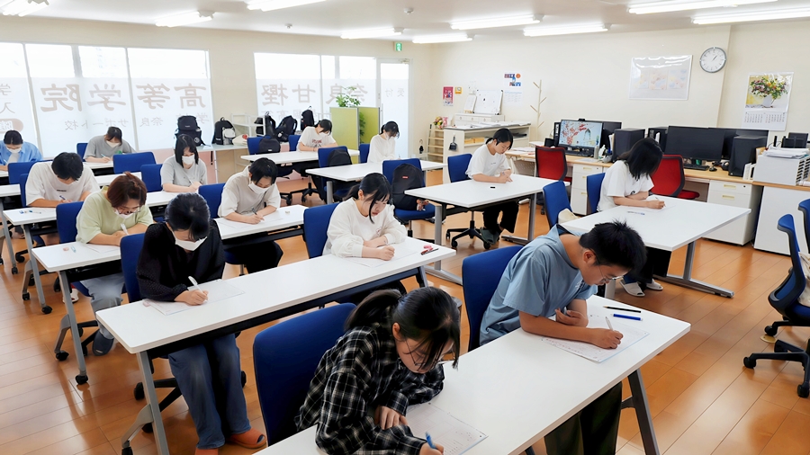 通信制高校サポート校・奈良甘樫高等学院「Ｑ＆Ａ」｜英検「実用英語技能検定」準会場認定・実施風景・学院教室