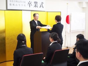 第3回卒業式・2018年度（平成30年度）「勇往邁進・威風堂々」卒業証書授与2018-030