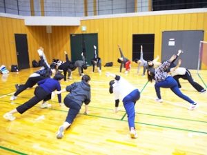 保健体育・体育実技「バドミントン」橿原市曽我川緑地体育館2018-038