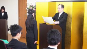 第2回卒業式成績優秀者表彰状授与｜衆目一致！表彰状は君が受け取ってくださいgraduation2017-410