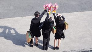 第三回卒業式「勇往邁進・威風堂々」卒業生の花束三銃士2018-2