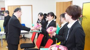 第3回卒業式・2018年度（平成30年度）花束贈呈2018-307