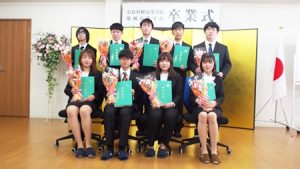 第五回卒業式（2020年度・令和2年度）卒業生集合マスクなし2020-463