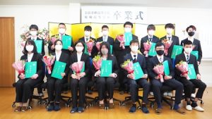 第六回卒業式（2021年度・令和3年度）卒業生集合写真2021-141